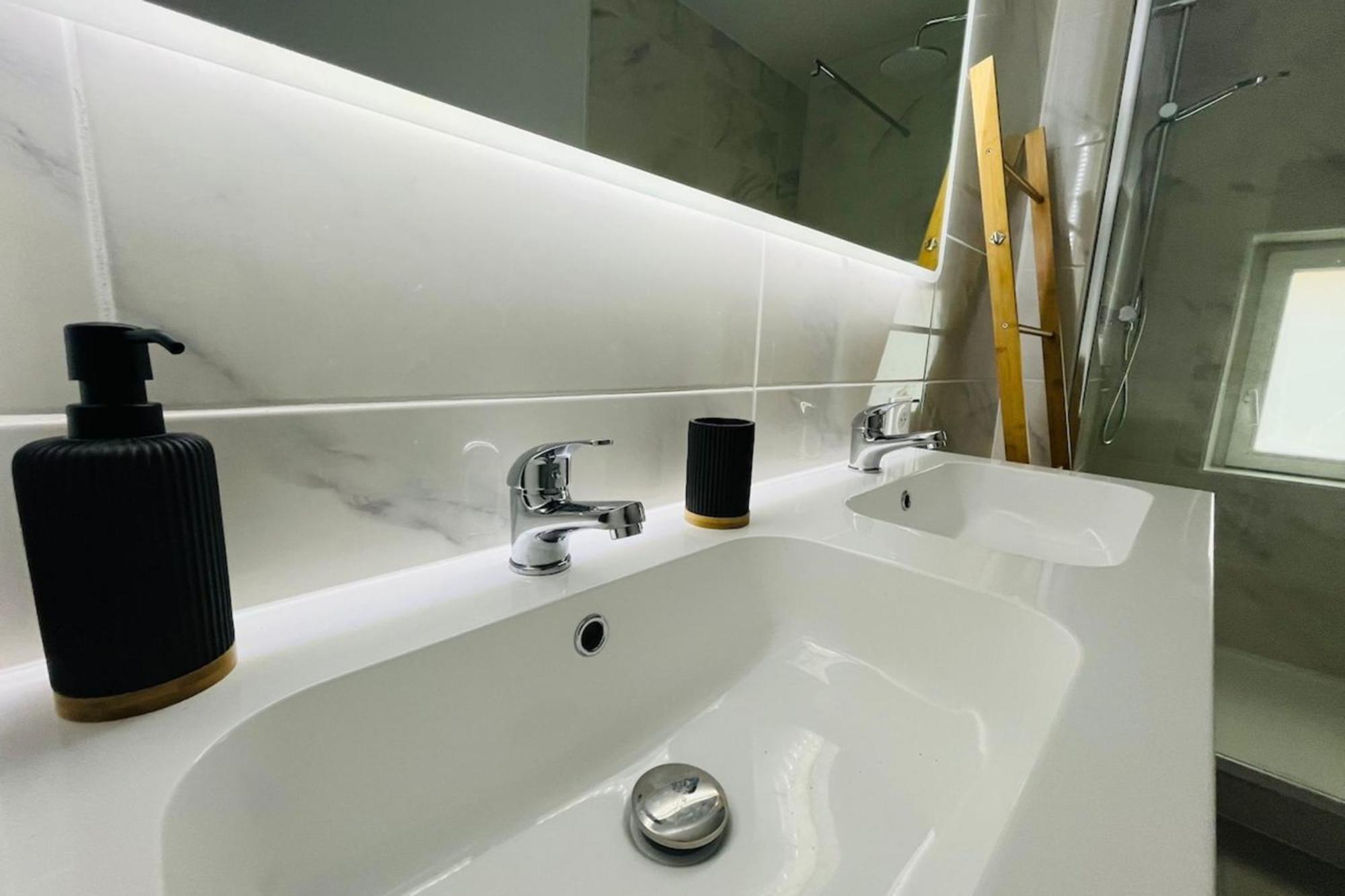 L'Horreum Appartement Proche Des Halles Wifi 나르본 외부 사진